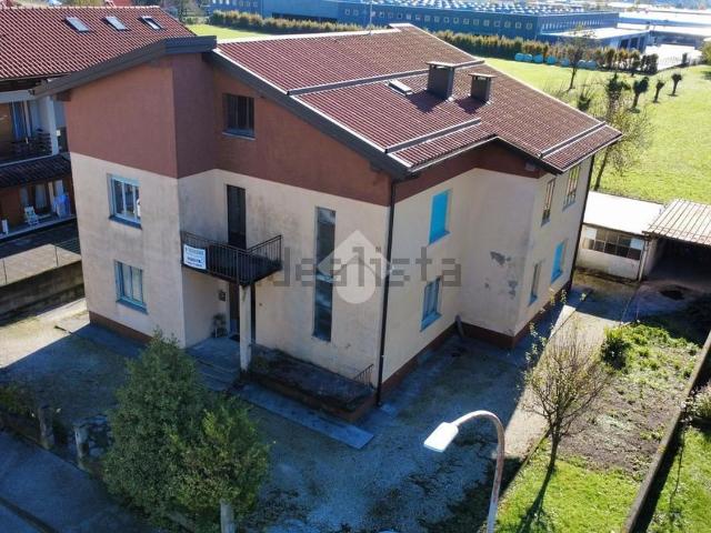 Villetta bifamiliare in vendita di 260 m² in Via Udine, 30
