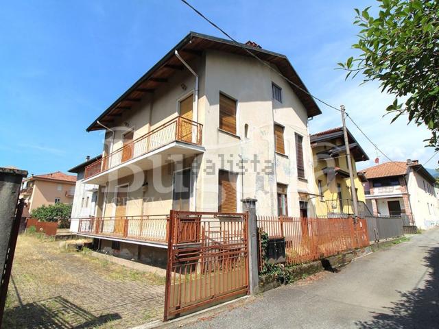 Villetta bifamiliare in vendita di 260 m² in Via A. Craveia, 38
