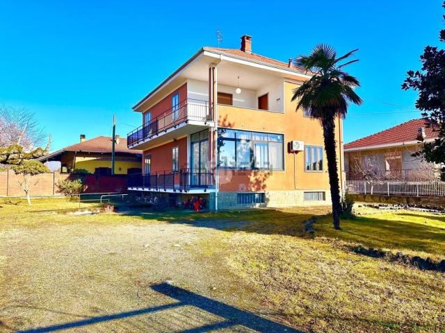 Villetta bifamiliare in vendita di 260 m² in Via Cafasse, 45