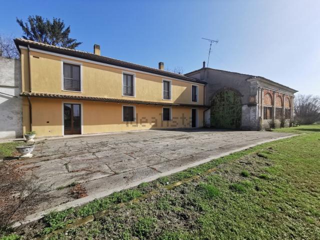 Villetta bifamiliare in vendita di 260 m² in Via Chiavica