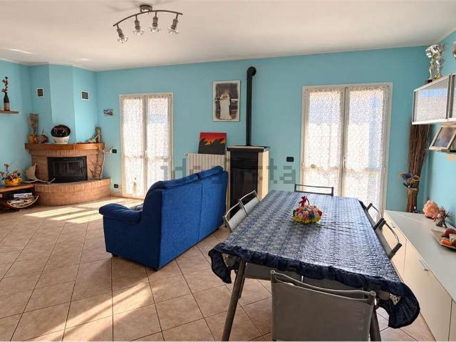 Villetta bifamiliare in vendita di 260 m² in Via Ciolla