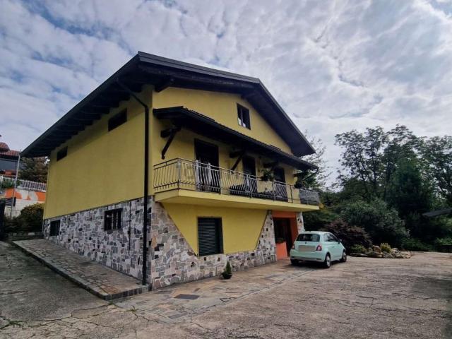 Villetta bifamiliare in vendita di 260 m² in Via della Chiesa