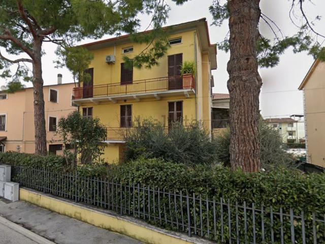 Villetta bifamiliare in vendita di 260 m² in Via della Fontanella, 74