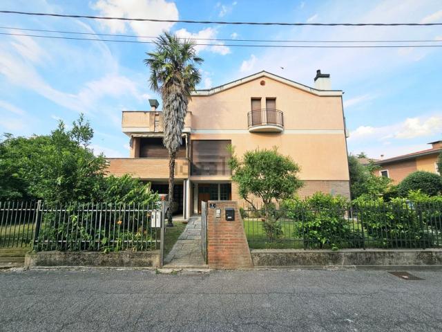Villetta bifamiliare in vendita di 260 m² in Via Falconetto