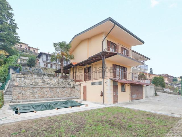 Villetta bifamiliare in vendita di 260 m² in Via Giovanni Segantini, 33