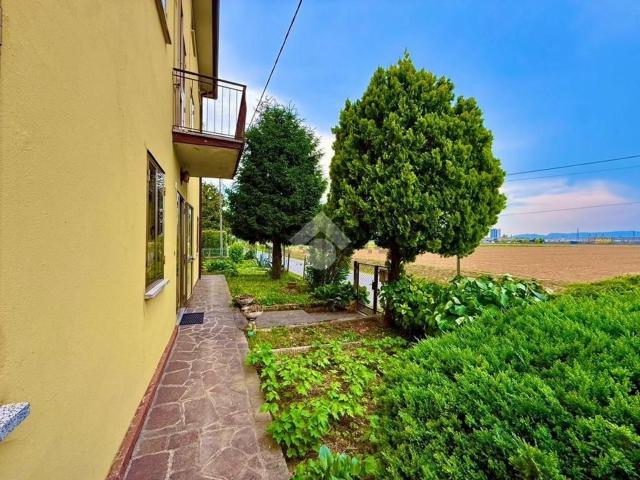 Villetta bifamiliare in vendita di 260 m² in Via Graspara, 15