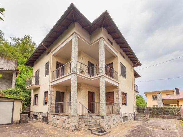 Villetta bifamiliare in vendita di 260 m² in Via IV Novembre, 281
