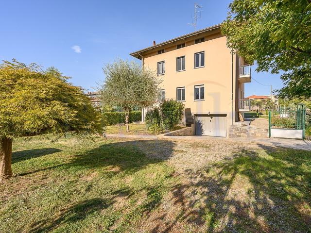 Villetta bifamiliare in vendita di 260 m² in Via Martiri della Libertà, 299