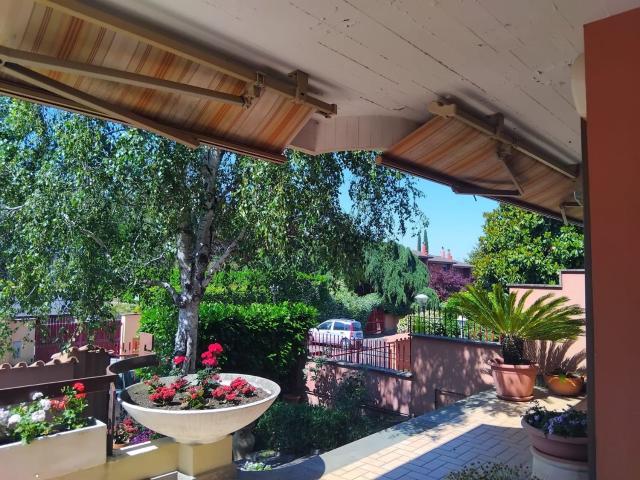 Villetta bifamiliare in vendita di 260 m² in Via Montiglioni