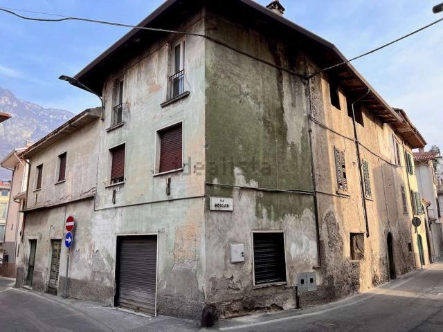 Villetta bifamiliare in vendita di 260 m² in Via Moscardi