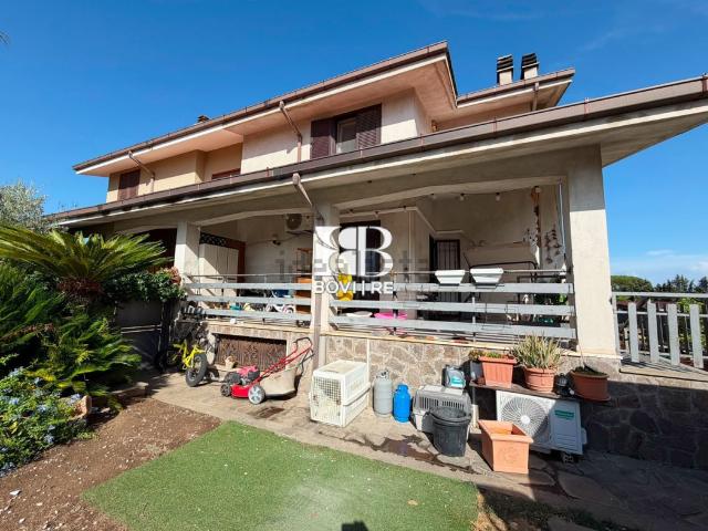 Villetta bifamiliare in vendita di 260 m² in Via Orzinuovi