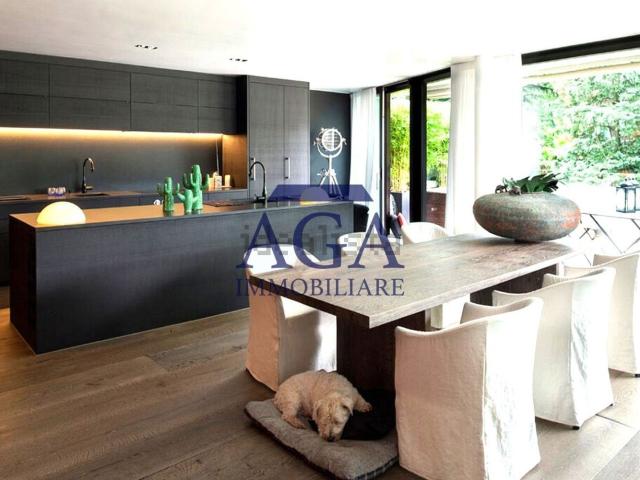 Villetta bifamiliare in vendita di 260 m² in Via Pastro