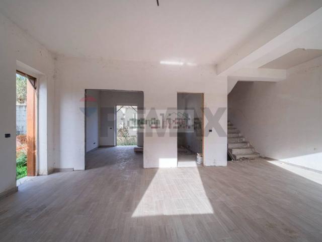 Villetta bifamiliare in vendita di 260 m² in Via Petrazza