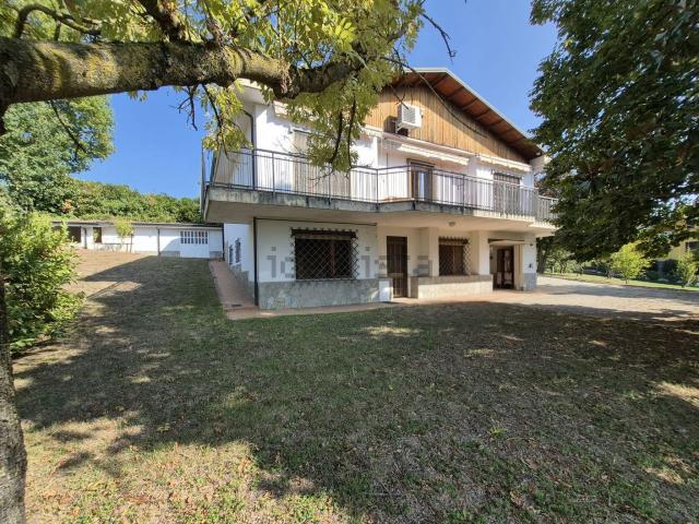 Villetta bifamiliare in vendita di 260 m² in Via Pio la Torre, 26