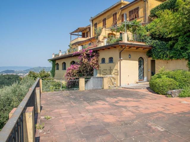 Villetta bifamiliare in vendita di 260 m² in Via Porta Quaranta