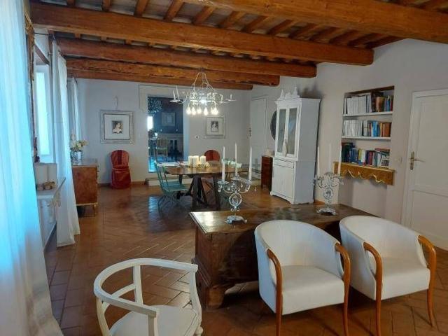 Villetta bifamiliare in vendita di 260 m² in Via Raffaello, 11