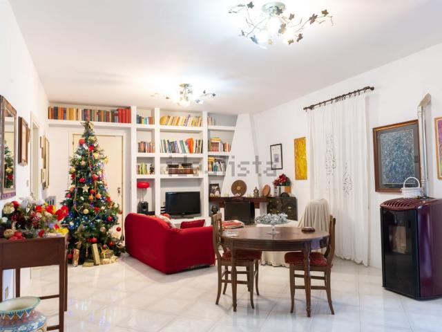 Villetta bifamiliare in vendita di 260 m² in Via Santa Lucia