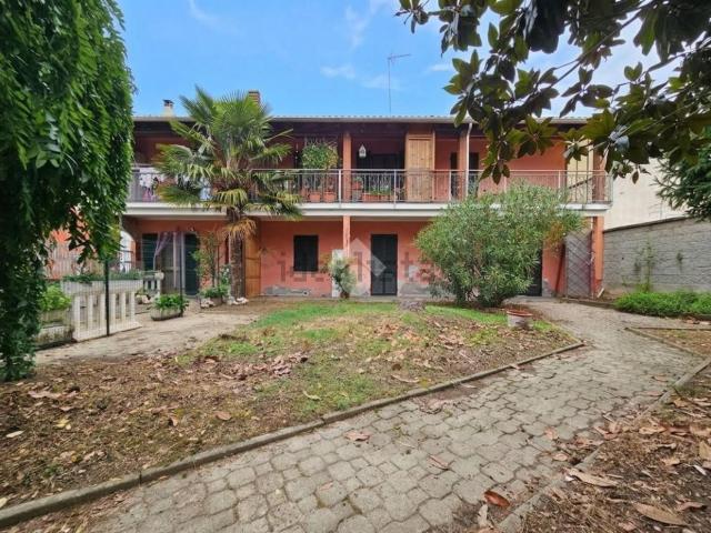 Villetta bifamiliare in vendita di 260 m² in Via San Giuliano Nuovo, 31