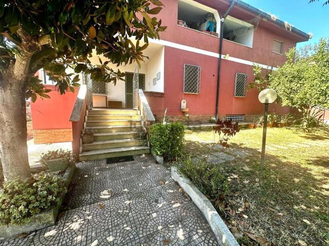 Villetta bifamiliare in vendita di 260 m² in Via Sele