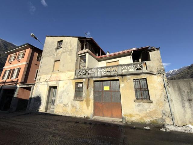 Villetta bifamiliare in vendita di 260 m² in Via Stelvio, 13