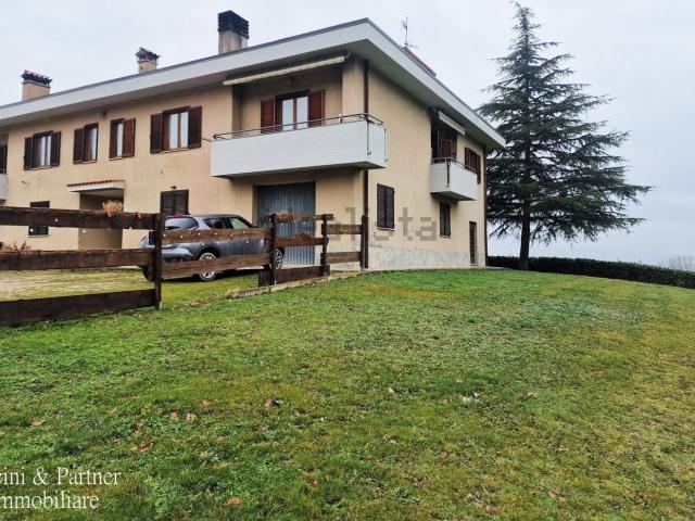 Villetta bifamiliare in vendita di 260 m² in Viale Ranchi, 2