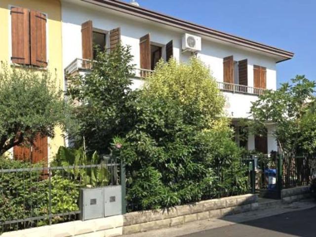 Villetta bifamiliare in vendita di 262 m² in Via Catullo, 4
