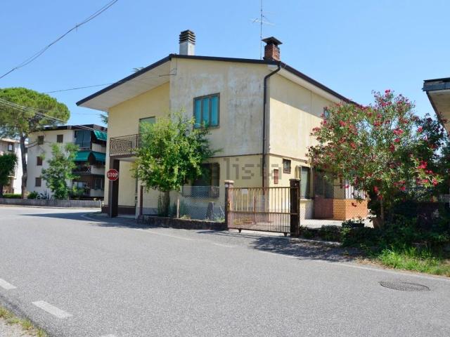 Villetta bifamiliare in vendita di 264 m² in Località Osteria Bait, 1