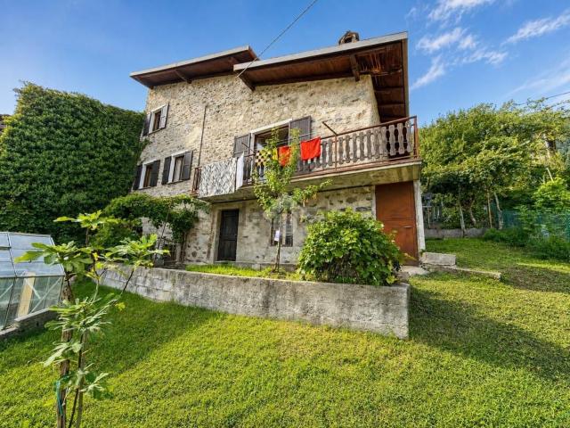 Villetta bifamiliare in vendita di 264 m² in Salita San Silvestro, 9