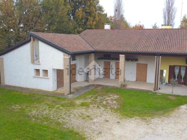 Villetta bifamiliare in vendita di 264 m² in Via Tagliamento