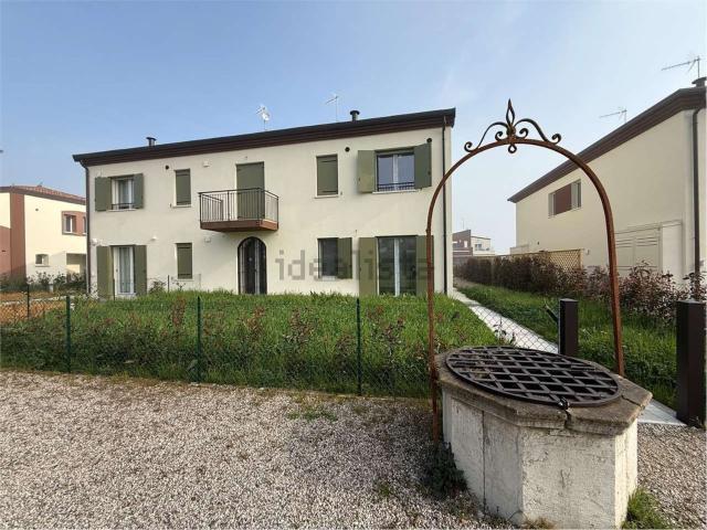 Villetta bifamiliare in vendita di 264 m² in Via della Ginestra, 173