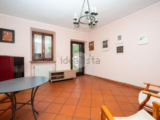 Villetta bifamiliare in vendita di 265 m² in Strada Sabena, 31