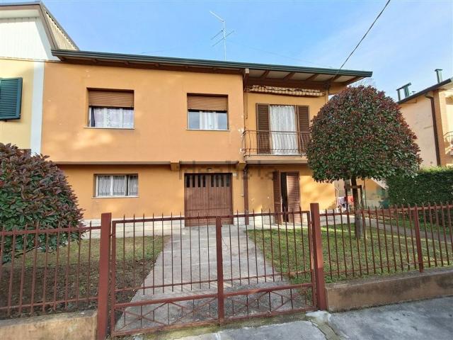 Villetta bifamiliare in vendita di 265 m² in Via Vincenzo Bellini, 25