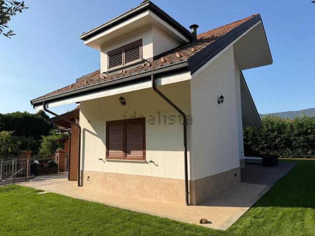Villetta bifamiliare in vendita di 265 m² in Via Alpignano, 8