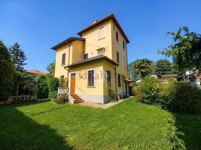 Villetta bifamiliare in vendita di 265 m² in Via Arcellazzi, 9