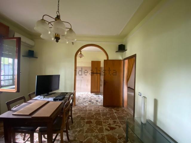 Villetta bifamiliare in vendita di 265 m² in Via Claudia