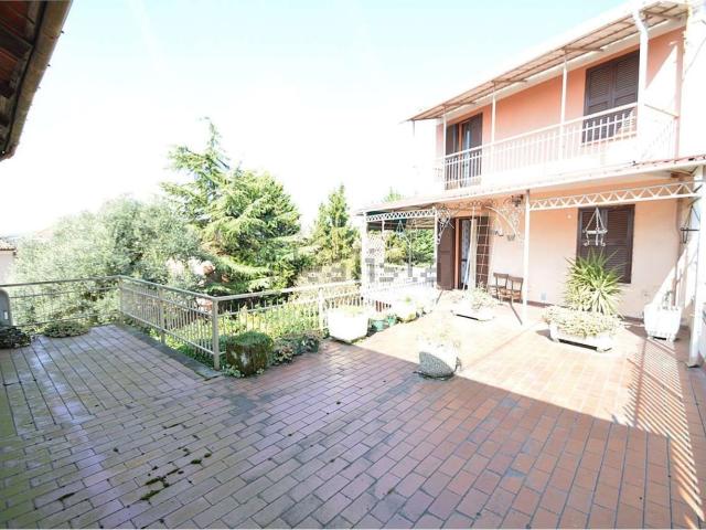 Villetta bifamiliare in vendita di 265 m² in Via Giuseppe Cavagna, 2