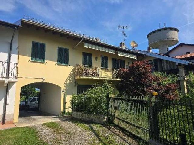 Villetta bifamiliare in vendita di 265 m² in Via Motto Alto, 6