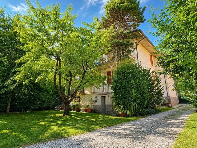 Villetta bifamiliare in vendita di 265 m² in Via Ninfea, 6