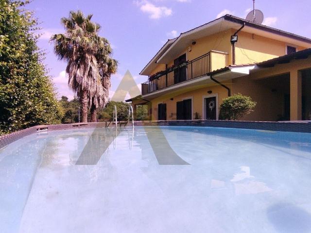 Villetta bifamiliare in vendita di 265 m²