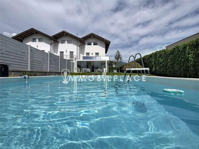 Villetta bifamiliare in vendita di 265 m²