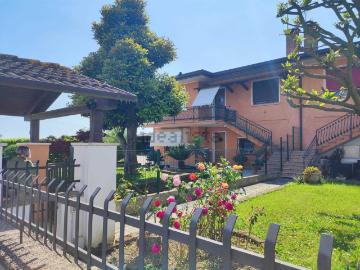 Villetta bifamiliare in vendita di 265 m²