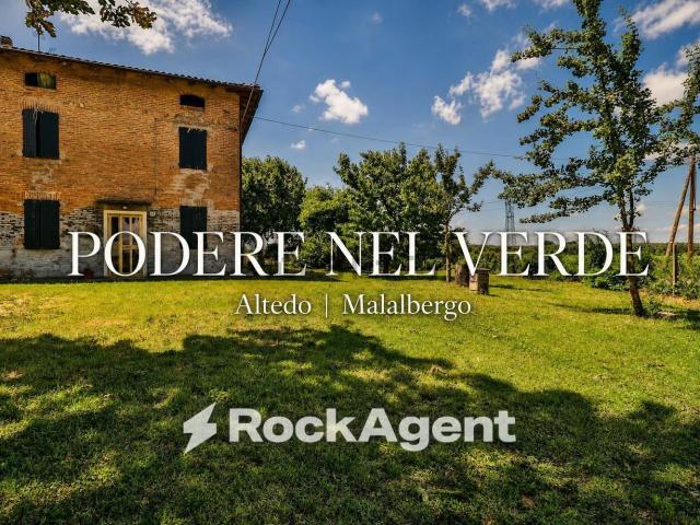 Villetta bifamiliare in vendita di 351 m² in Via Calabria, 17