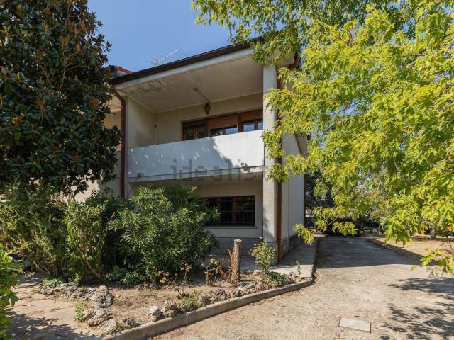 Villetta bifamiliare in vendita di 266 m² in Via Castelfranco, 44