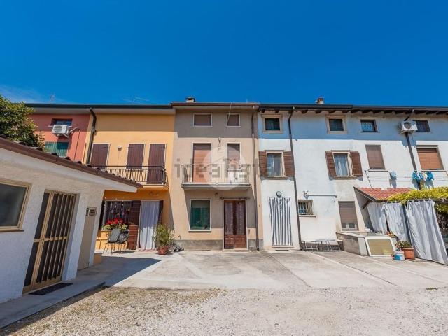 Villetta bifamiliare in vendita di 266 m² in Via Giuseppe Mazzini, 39