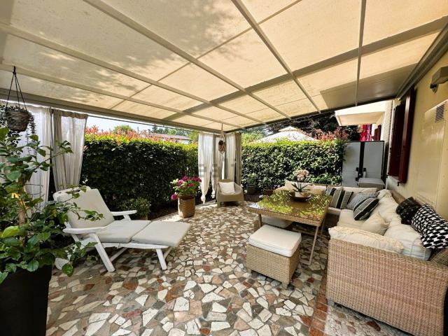 Villetta bifamiliare in vendita di 266 m² in Via Pasubio, 53