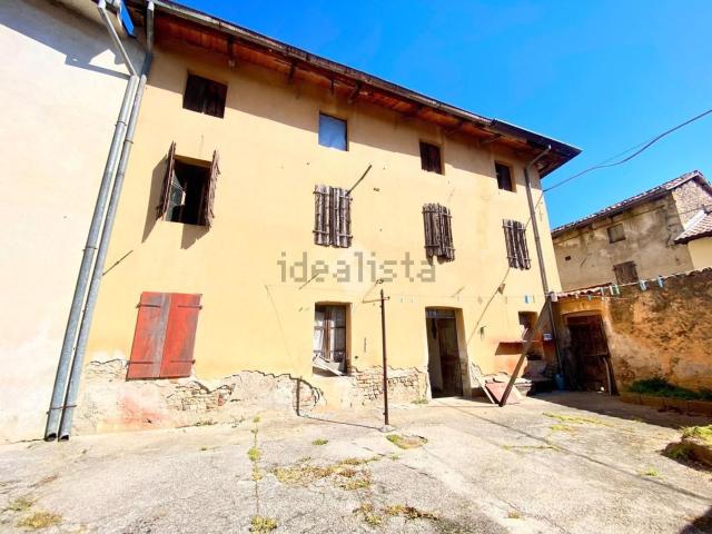 Villetta bifamiliare in vendita di 266 m² in Via Roma, 21
