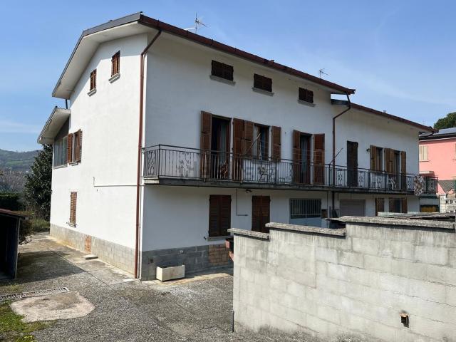 Villetta bifamiliare in vendita di 266 m² in Via Niccolò Machiavelli