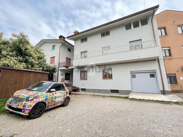 Villetta bifamiliare in vendita di 268 m² in Via Dante Alighieri, 42