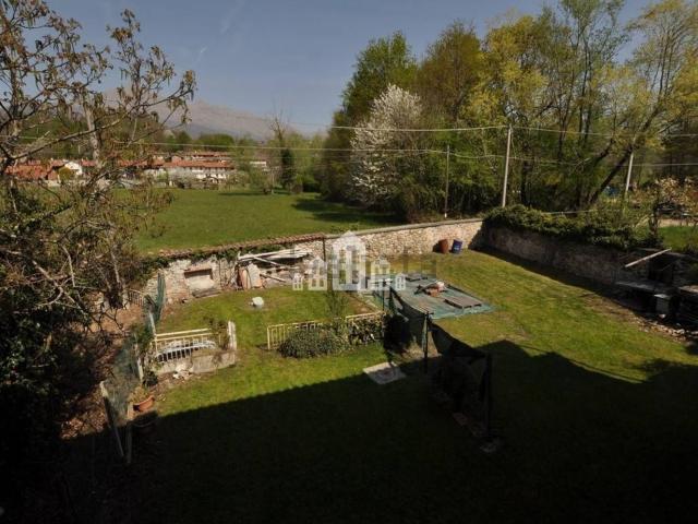 Villetta bifamiliare in vendita di 268 m² in Via delle Scuole, 174