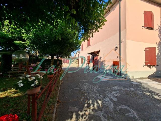 Villetta bifamiliare in vendita di 268 m² in Via Pana, 4